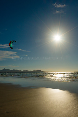 Kitesurf entre sol y playa - Famara, Lanzarote