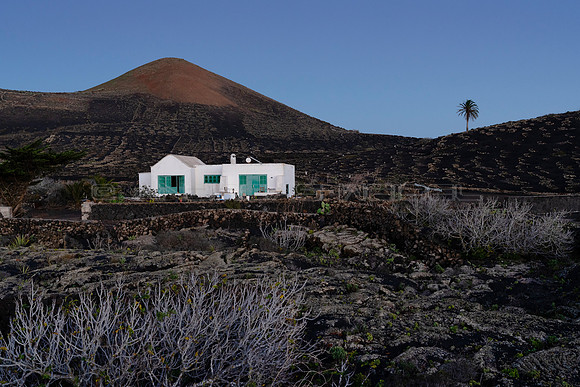 Anochecer entre lava y viñedos - Masdache, La Geria.