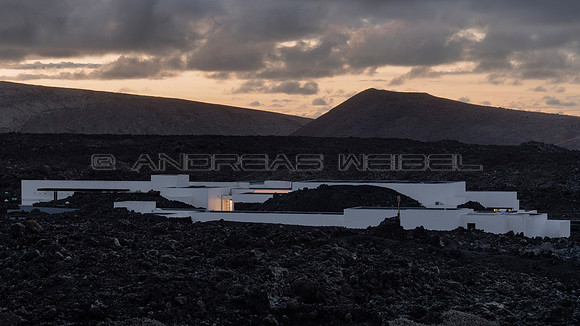 Alineado con los volcanes - Centro de Visitantes del P.N. de Tim