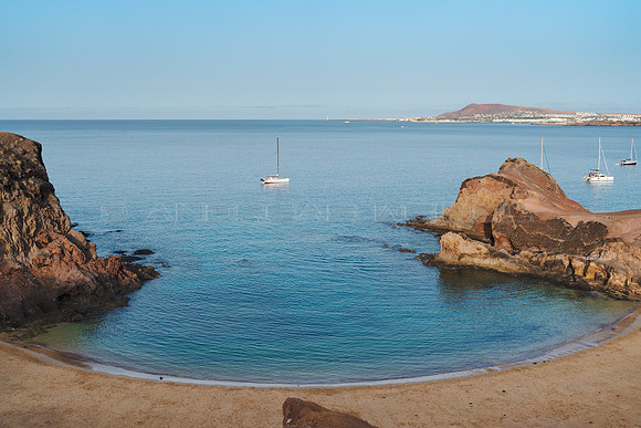 Primeros rayos de sol en la Playa de Papagayo - Yaiza.