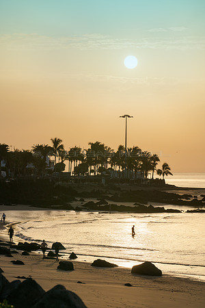 Nadadora al amanecer - Playa Grande, Puerto del Carmen.