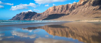 Nubes en la playa - Playa y Risco de Famara, Teguise.