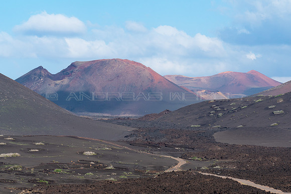 El camino al volcán - Parque Nacional de Timanfaya, Yaiza.