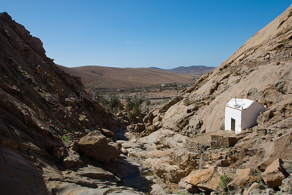 Barranco de Malpaso con la ermita La Peñita - Fuerteventura