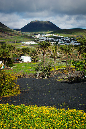 Los campos de Máguez con Monte Corona - Lanzarote, Islas Canarias