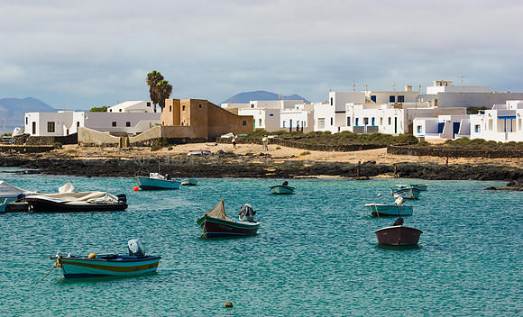 Barcos en Caleta del Sebo - La Graciosa, Canarias