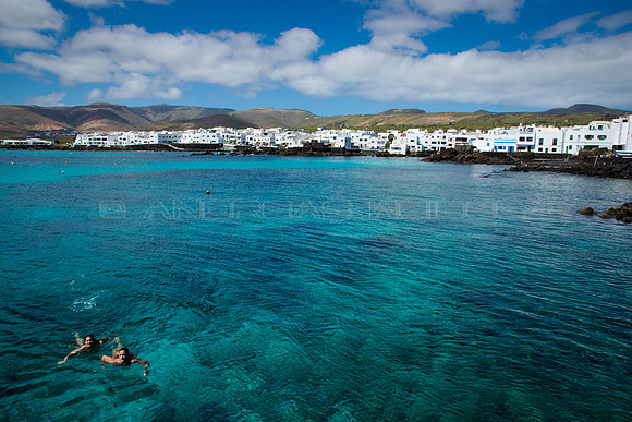 Un baño en el muelle - Punta Mujeres, Lanzarote