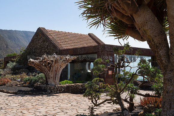 Entrada al restaurante en el Mirador de la Peña - El Hierro.