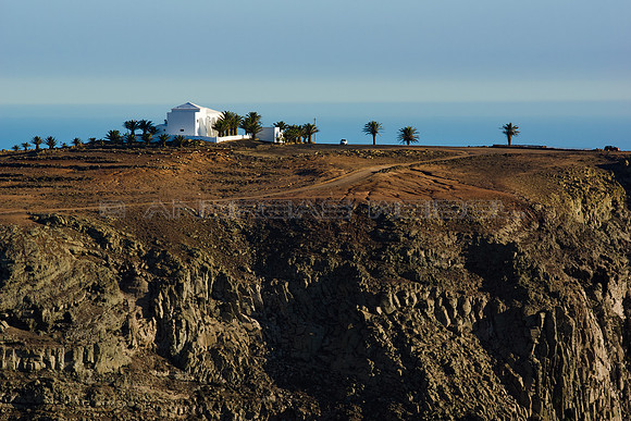 Encima del risco - Ermita de Las Nieves, Teguise.