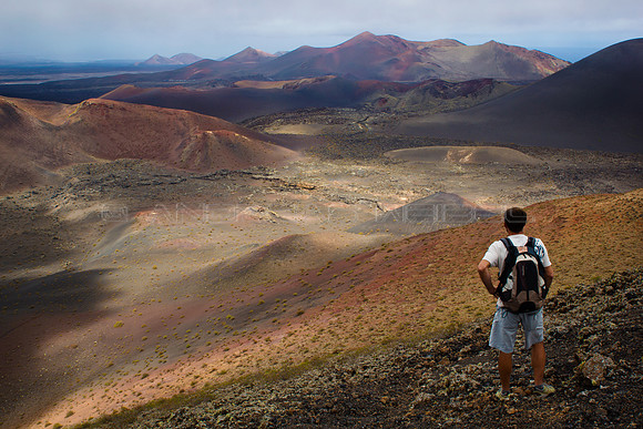 Senderista en Timanfaya - Lanzarote, Islas Canarias