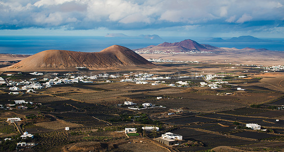 Vista a los pueblos rurales de Lanzarote