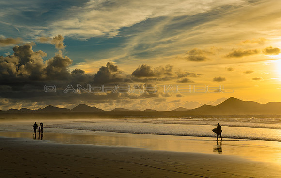 Terminando el día en la Playa de Famara - Lanzarote, Canarias