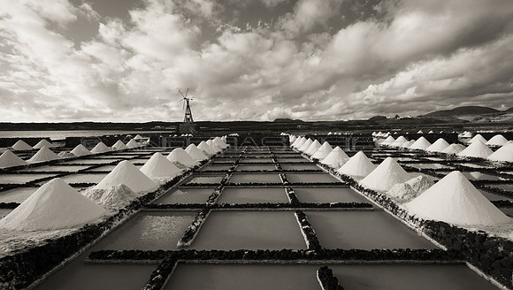 Nubes y sal en las Salinas de Janubio - Yaiza.
