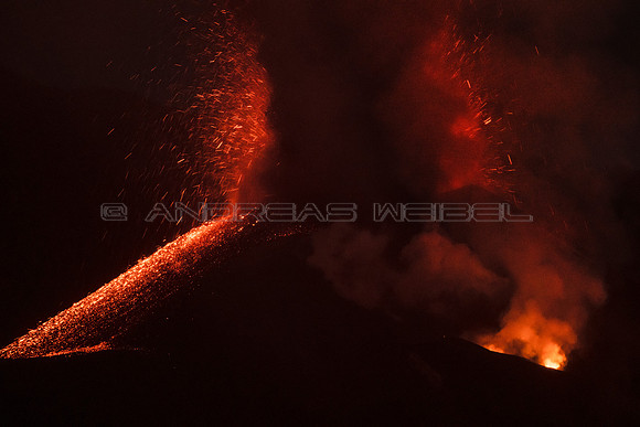 Escupiendo piroclastos - Erupción Cumbre Vieja, La Palma.