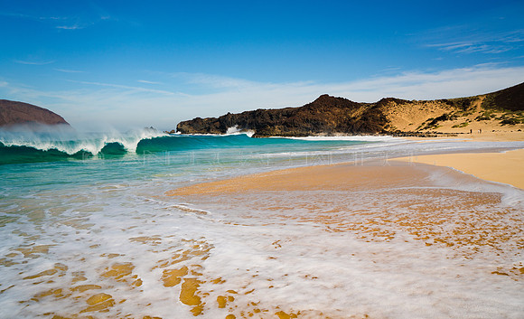 Rompe la ola - Playa de Las Conchas, La Graciosa