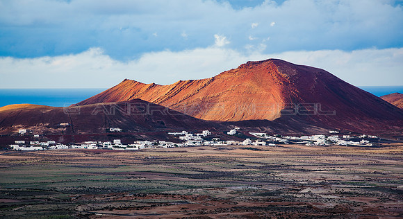 El pueblo de Soo protegido por el volcán - Lanzarote, Canarias