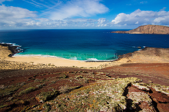 Playa de Las Conchas vista desde Montaña Bermeja, La Graciosa, Canarias