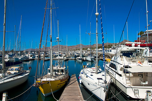 Barcos en la marina Puerto Calero, Lanzarote