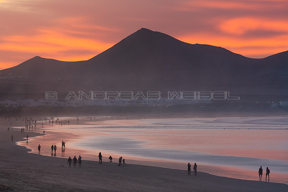 Un atardecer en rojo - Famara, Teguise.