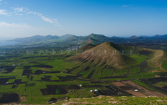 Vista desde Montaña Blanca hacía el sur de Lanzarote.
