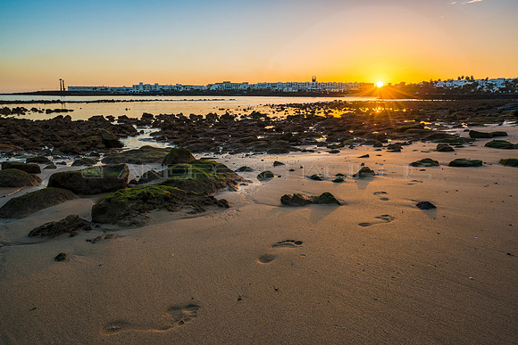 Puesta de sol en la Playa de Las Cucharas - Costa Teguise.