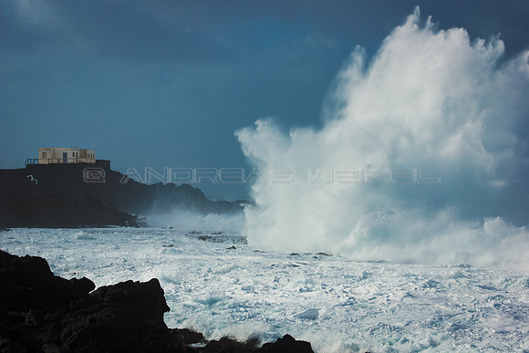 Ola gigante en Tenesar - Lanzarote, Canarias