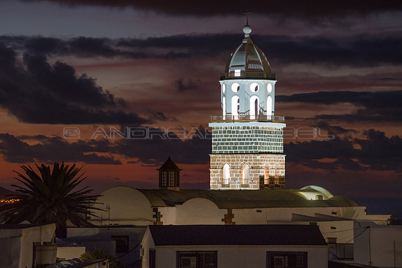 Iglesia iluminada: Nuestra Señora de Guadelupe, Teguise.