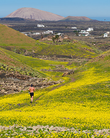 Corriendo entre montañas - Conil, Tías.