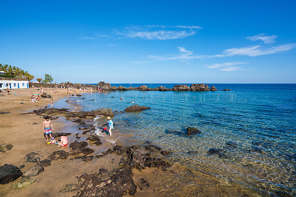 Agua cristalina en Playa Chica - Puerto del Carmen, Tías.