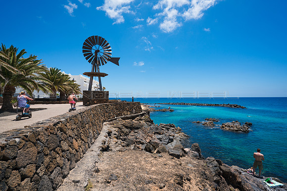 Paseo marítimo en la Playa de El Jablillo - Costa Teguise.