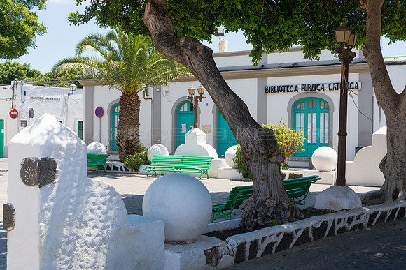 Sol y sombra en la Plaza de San Ginés - Arrecife