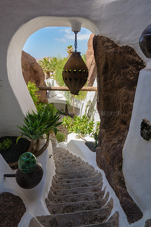 Escalera con lámpara - Lagomar, Nazaret.