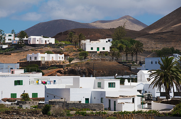 Casas con volcanes - Tinajo.