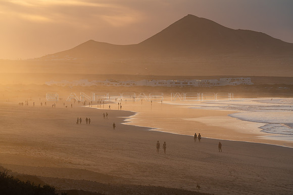 "Sunset time" en la Playa de Famara - Teguise.