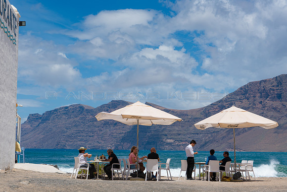 Restaurante a pie del mar - La Caleta de Famara, Teguise.