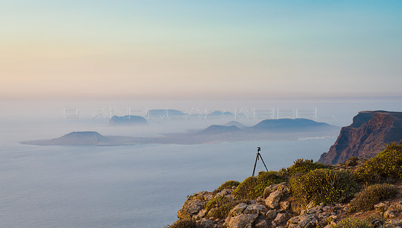 Trípode con islas flotantes - Risco de Famara y Archipiélago C
