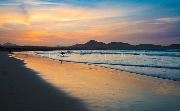 Atardecer con surfero - Playa de Famara, Lanzarote