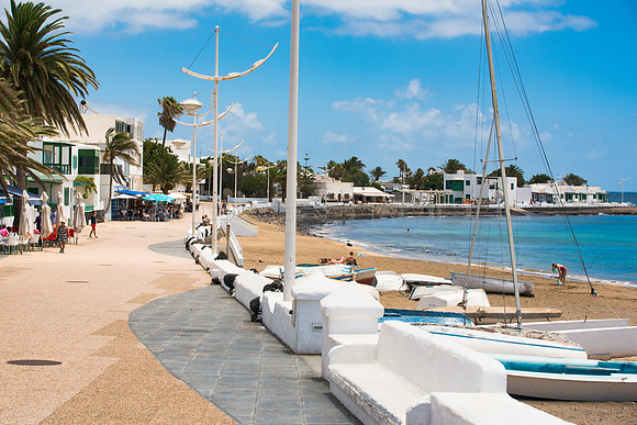 Playa, barcos y paseo - Avenida Playa Honda, San Bartolomé