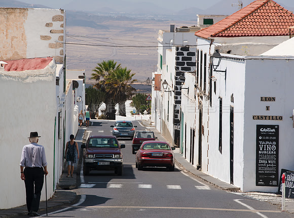 Por la carretera - Teguise.