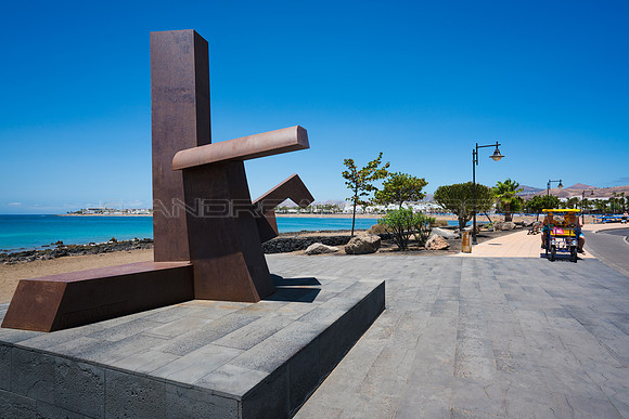 Escultura en el Paseo Marítimo - Matagorda, Tías.