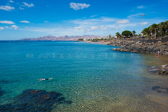Costa de Puerto del Carmen con Playa Grande - Tías.
