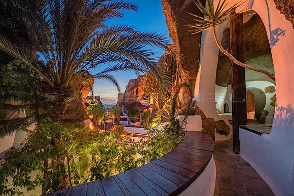 Jardines y cuevas al anochecer en el Lagomar - Nazaret, Teguise.