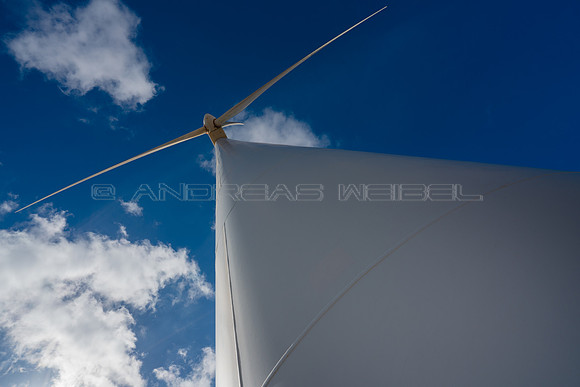 Turbina eólica ante el cielo de Lanzarote - Parque eólico de L