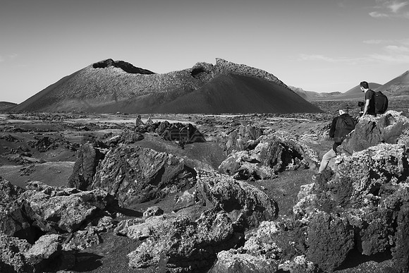 Buscando ángulos en el Malpais del volcán del Cuervo.