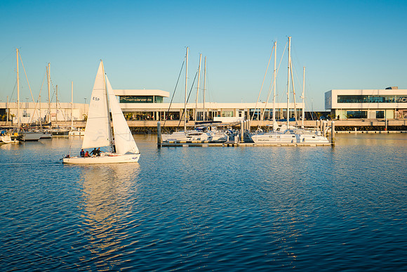Velero al atardecer en la Marina Lanzarote - Arrecife.
