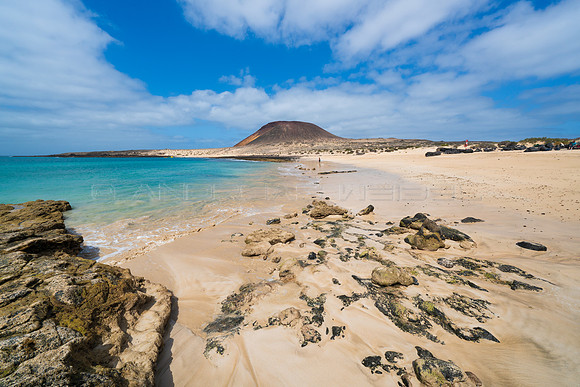 Rocas a la vista - Marea baja en la Playa de la Francesa , La Gr