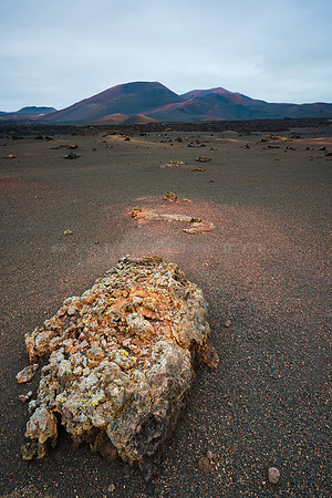 Objeto volcánico ante Timanfaya - Yaiza.
