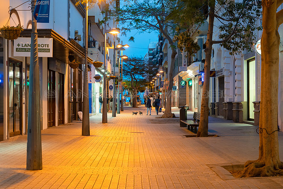 La Calle Real a la "hora canina" - Calle León y Castillo, Arrec