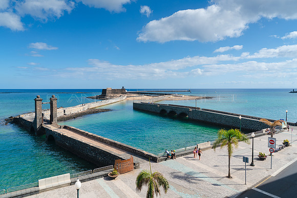 Puentes al castillo - Vista a la bahía de Arrecife, Lanzarote.