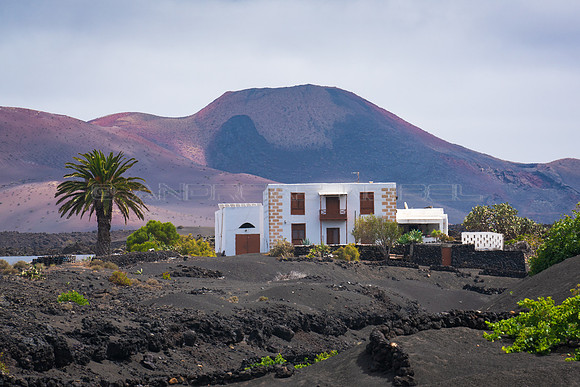Casa con volcán - La Geria, Lanzarote.